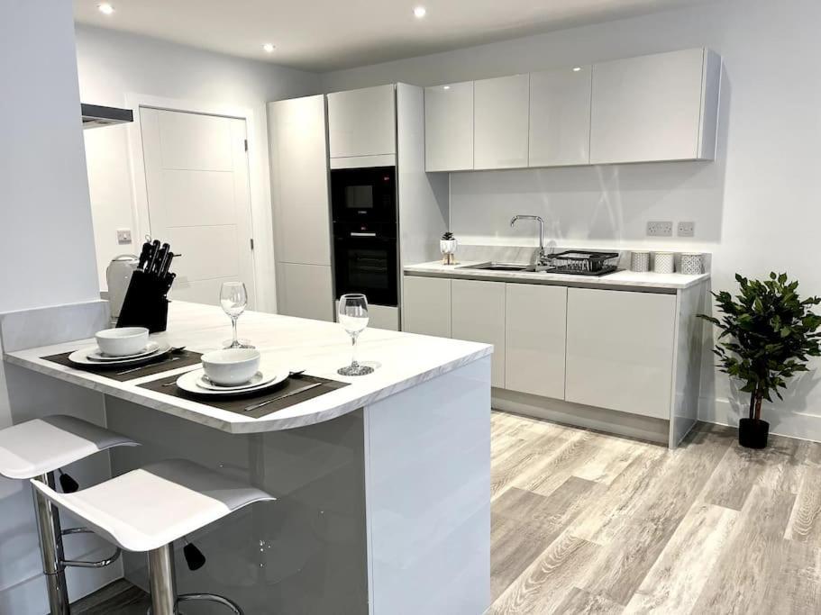 Luxury 3 Bed House W Parking & Garden! 1 Villa Bournemouth Bagian luar foto