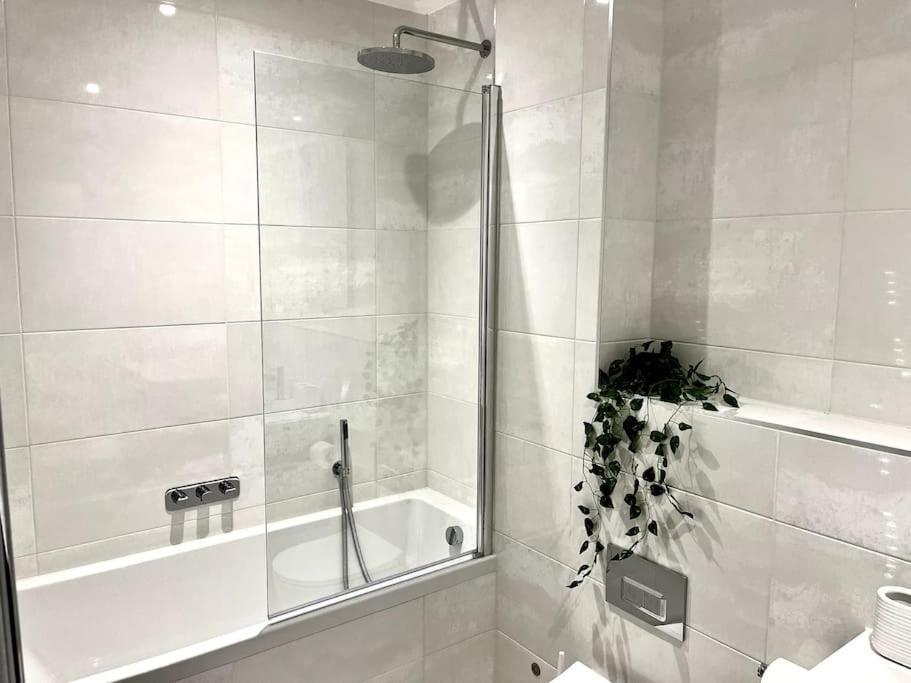 Luxury 3 Bed House W Parking & Garden! 1 Villa Bournemouth Bagian luar foto