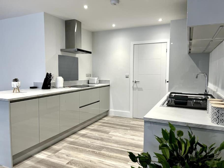 Luxury 3 Bed House W Parking & Garden! 1 Villa Bournemouth Bagian luar foto